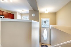 Foyer with plenty of natural light - 