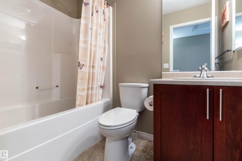 1615 Towne Centre Boulevard, Edmonton, AB - Indoor Photo Showing Bathroom
