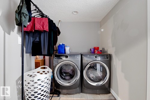 5851 Sutter Place, Edmonton, AB - Indoor Photo Showing Laundry Room