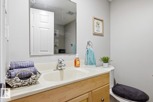 5851 Sutter Place, Edmonton, AB - Indoor Photo Showing Bathroom