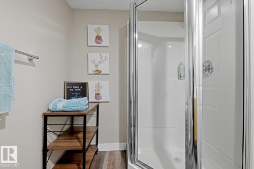 5851 Sutter Place, Edmonton, AB - Indoor Photo Showing Bathroom