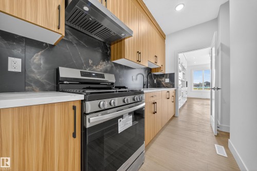 472 Roberts Crescent, Leduc, AB - Indoor Photo Showing Kitchen