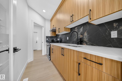 472 Roberts Crescent, Leduc, AB - Indoor Photo Showing Kitchen