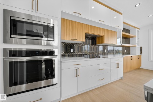 472 Roberts Crescent, Leduc, AB - Indoor Photo Showing Kitchen With Upgraded Kitchen