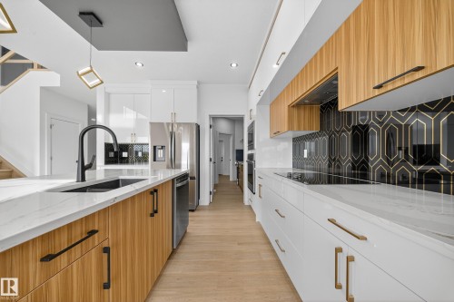 472 Roberts Crescent, Leduc, AB - Indoor Photo Showing Kitchen With Double Sink With Upgraded Kitchen