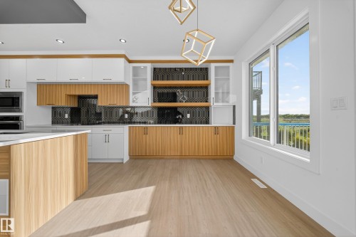 472 Roberts Crescent, Leduc, AB - Indoor Photo Showing Kitchen