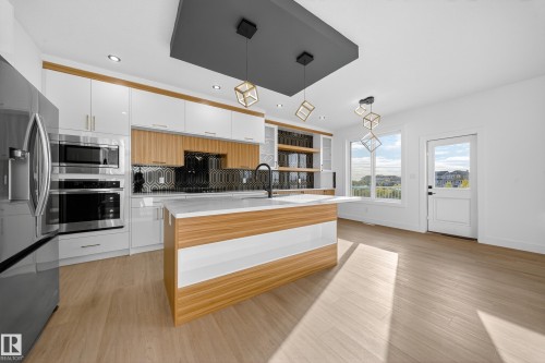 472 Roberts Crescent, Leduc, AB - Indoor Photo Showing Kitchen