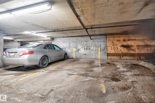 1901 10011 123 Street, Edmonton, AB - Indoor Photo Showing Garage