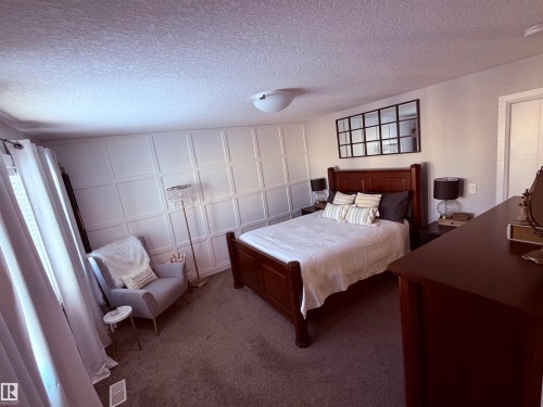 25 Harrison Gate, Spruce Grove, AB - Indoor Photo Showing Bedroom