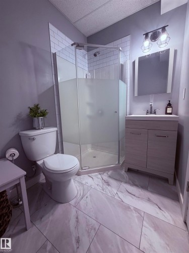 25 Harrison Gate, Spruce Grove, AB - Indoor Photo Showing Bathroom