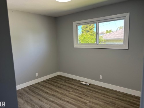 8028 134A Avenue Nw, Edmonton, AB - Indoor Photo Showing Other Room