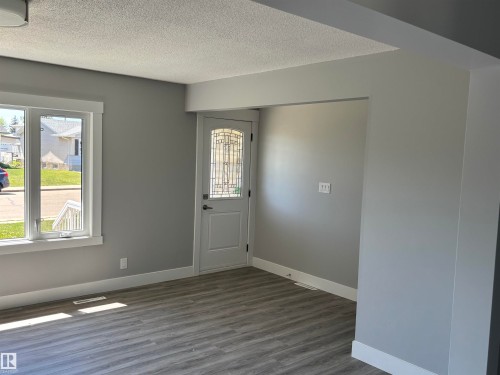 8028 134A Avenue Nw, Edmonton, AB - Indoor Photo Showing Other Room