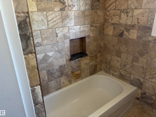 8028 134A Avenue Nw, Edmonton, AB - Indoor Photo Showing Bathroom