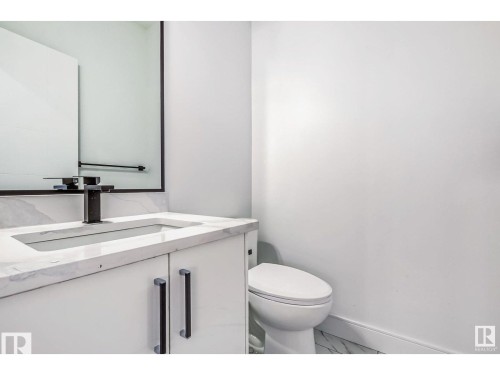 1703 152 Avenue, Edmonton, AB - Indoor Photo Showing Bathroom