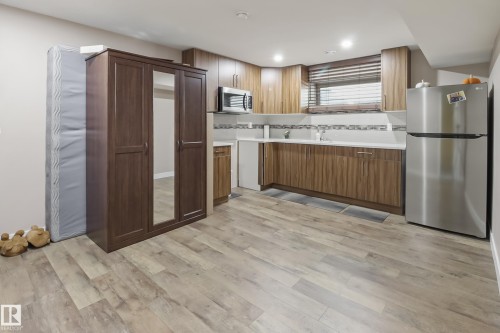 1404 29 Street, Edmonton, AB - Indoor Photo Showing Kitchen