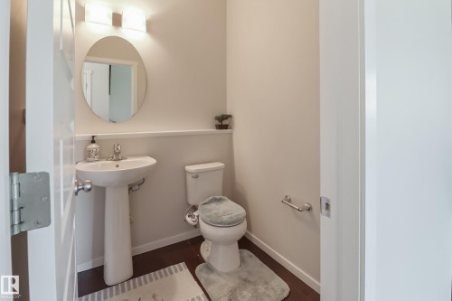 1404 29 Street, Edmonton, AB - Indoor Photo Showing Bathroom