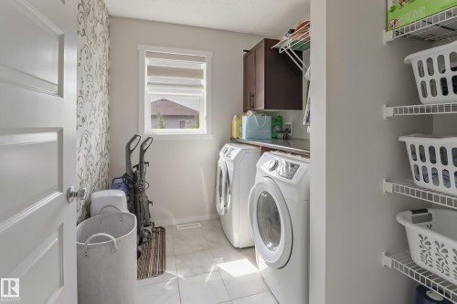 1404 29 Street, Edmonton, AB - Indoor Photo Showing Laundry Room