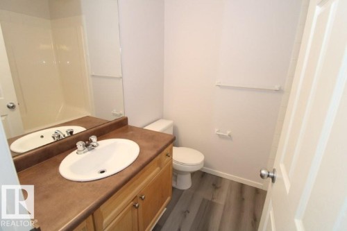 7 451 Hyndman Crescent, Edmonton, AB - Indoor Photo Showing Bathroom
