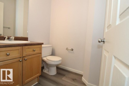 7 451 Hyndman Crescent, Edmonton, AB - Indoor Photo Showing Bathroom