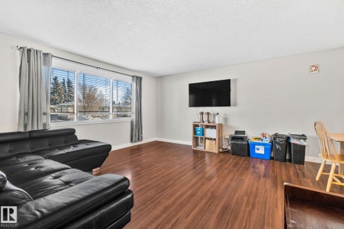 21 Lundy Park Road, Stony Plain, AB - Indoor Photo Showing Living Room