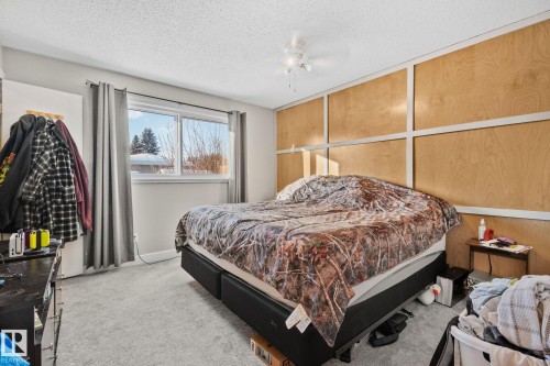 21 Lundy Park Road, Stony Plain, AB - Indoor Photo Showing Bedroom