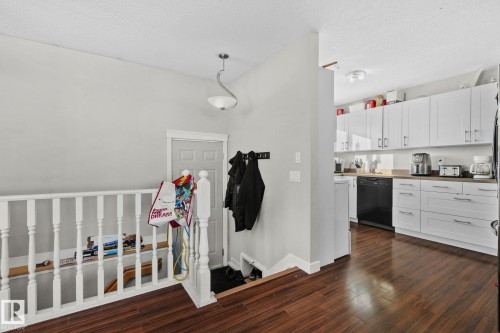 21 Lundy Park Road, Stony Plain, AB - Indoor Photo Showing Kitchen
