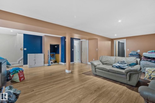 21 Lundy Park Road, Stony Plain, AB - Indoor Photo Showing Living Room