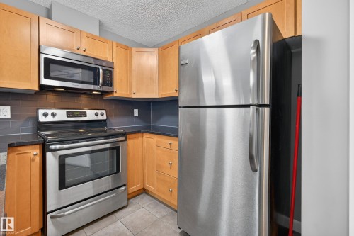 311 3719 Whitelaw Lane, Edmonton, AB - Indoor Photo Showing Kitchen With Stainless Steel Kitchen