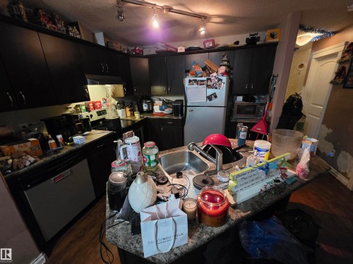 110 Meridian Loop, Stony Plain, AB - Indoor Photo Showing Kitchen