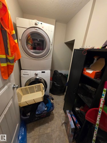 110 Meridian Loop, Stony Plain, AB - Indoor Photo Showing Laundry Room
