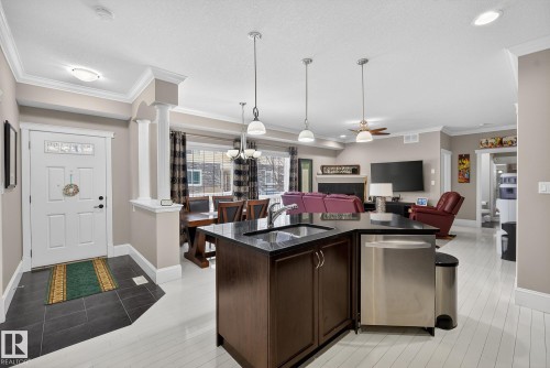 63 7293 South Terwillegar Drive, Edmonton, AB - Indoor Photo Showing Kitchen