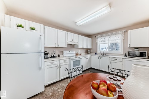 16413 115 Street, Edmonton, AB - Indoor Photo Showing Kitchen