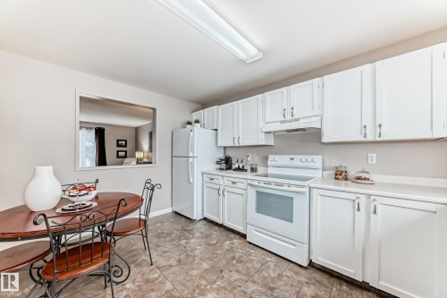 16413 115 Street, Edmonton, AB - Indoor Photo Showing Kitchen