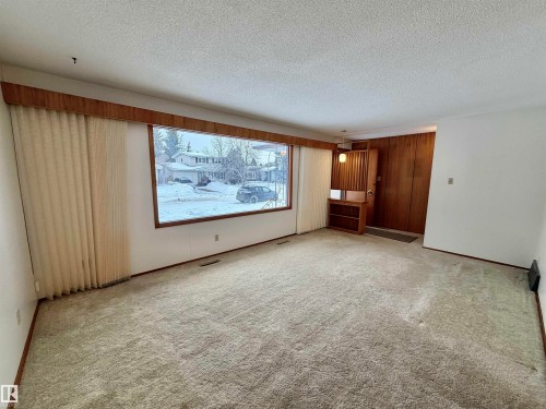 11455 44A Avenue, Edmonton, AB - Indoor Photo Showing Other Room