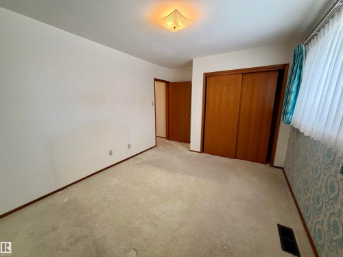 11455 44A Avenue, Edmonton, AB - Indoor Photo Showing Other Room