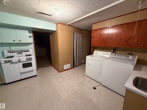 11455 44A Avenue, Edmonton, AB - Indoor Photo Showing Laundry Room