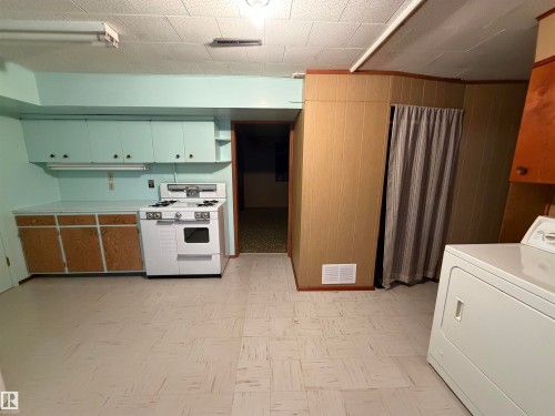 11455 44A Avenue, Edmonton, AB - Indoor Photo Showing Laundry Room