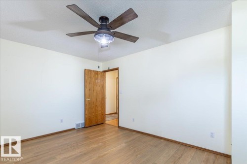 4829 32 Avenue, Edmonton, AB - Indoor Photo Showing Other Room