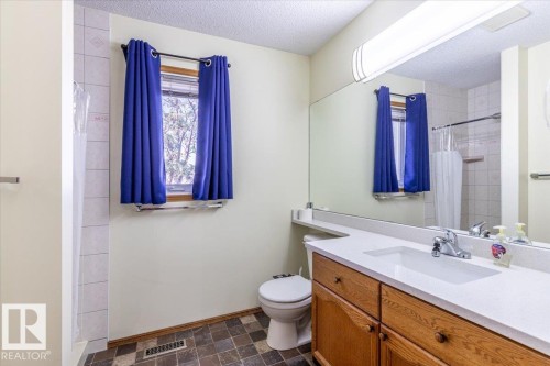 4829 32 Avenue, Edmonton, AB - Indoor Photo Showing Bathroom