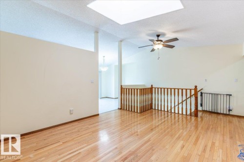 4829 32 Avenue, Edmonton, AB - Indoor Photo Showing Other Room