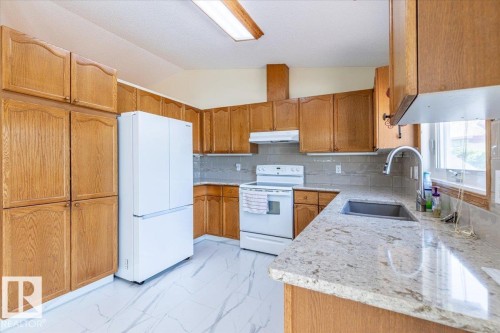 4829 32 Avenue, Edmonton, AB - Indoor Photo Showing Kitchen