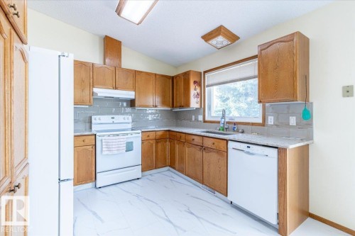 4829 32 Avenue, Edmonton, AB - Indoor Photo Showing Kitchen