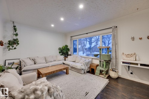 13324 109A Avenue, Edmonton, AB - Indoor Photo Showing Living Room