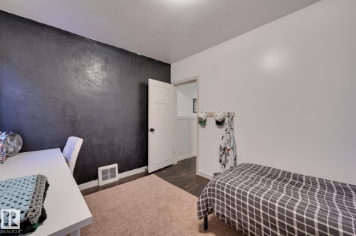 13324 109A Avenue, Edmonton, AB - Indoor Photo Showing Bedroom