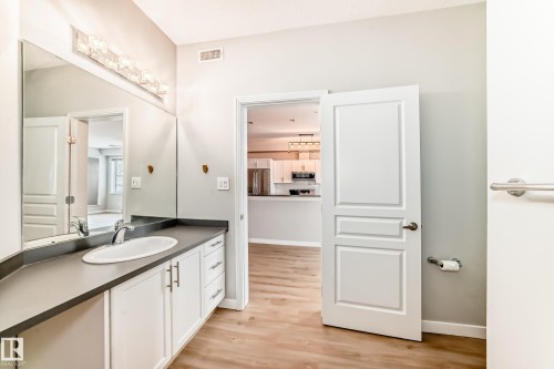 115 9507 101 Avenue, Edmonton, AB - Indoor Photo Showing Bathroom