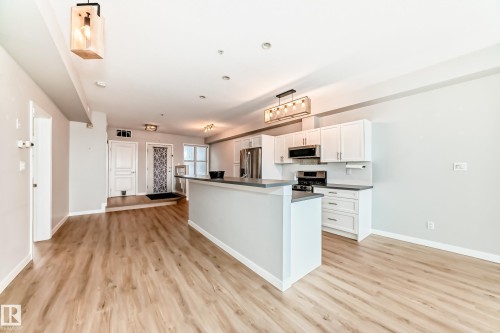 115 9507 101 Avenue, Edmonton, AB - Indoor Photo Showing Kitchen