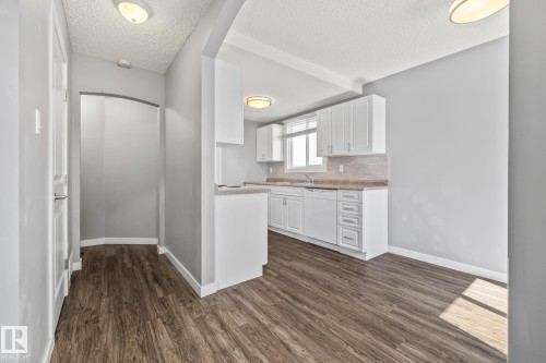 2B Clareview Village, Edmonton, AB - Indoor Photo Showing Kitchen