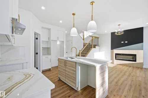 65 Silverstone Drive, Stony Plain, AB - Indoor Photo Showing Kitchen