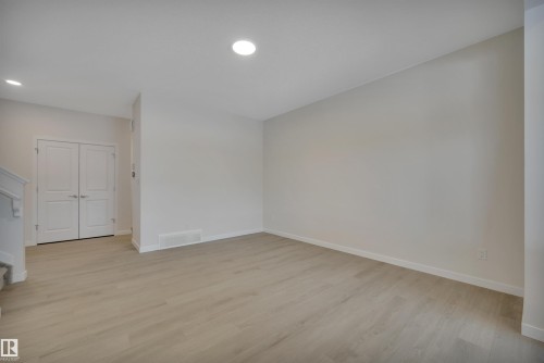 5742 Hawthorn Common, Edmonton, AB - Indoor Photo Showing Other Room