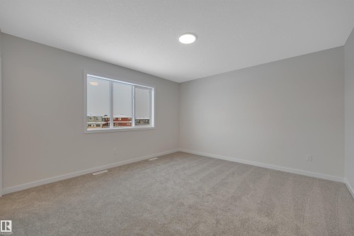 5742 Hawthorn Common, Edmonton, AB - Indoor Photo Showing Other Room